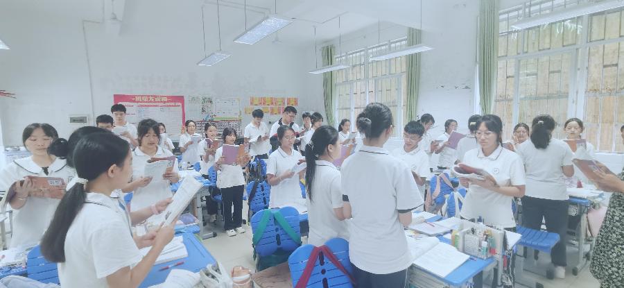 勐腊一中陈燕：拾个体之光，让学生自信成长
