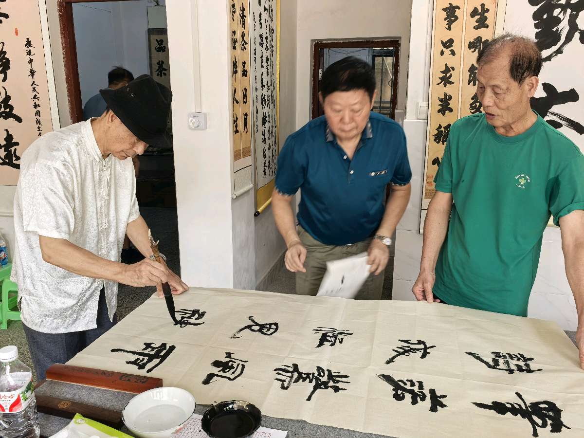 桂林市老年书画研究会艺委会活动中心挂牌成立暨陈永勇.唐江.廖宗云.莫天华.刘兴华.胡广英.毛美凤.牛在坤.文志清.班仕珍.冯继斌.李荫达.袁名中.刘兵.等佳作欣赏∥中国桂林都市漓江诗书画社微刊总（第199期）（图7）
