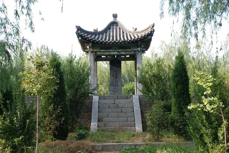 东方书剑的《五律 谒原阳博浪沙碑亭》