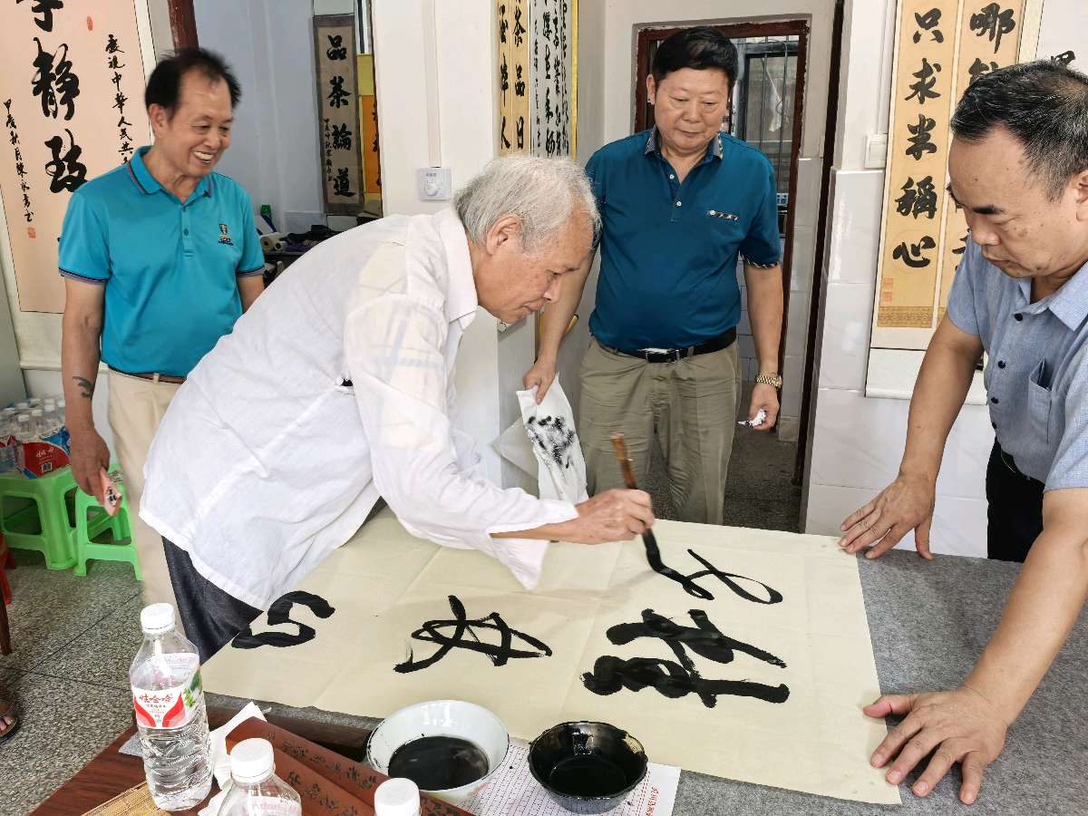 桂林市老年书画研究会艺委会活动中心挂牌成立暨陈永勇.唐江.廖宗云.莫天华.刘兴华.胡广英.毛美凤.牛在坤.文志清.班仕珍.冯继斌.李荫达.袁名中.刘兵.等佳作欣赏∥中国桂林都市漓江诗书画社微刊总（第199期）（图10）