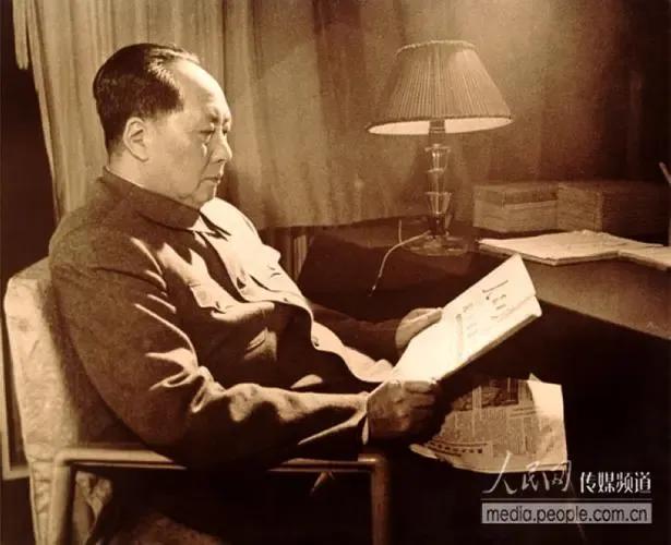 再唱《东方红》
