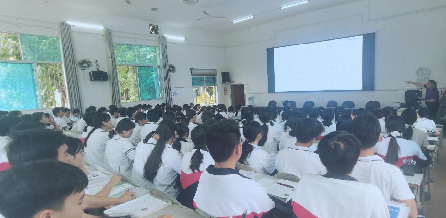 “新高考培优团”王坤：启迪思维，引领创新——“三标课堂”与莘莘学子的创新之路（图2）