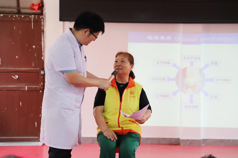 医者仁心：李朋医生 的双重担当（图17）