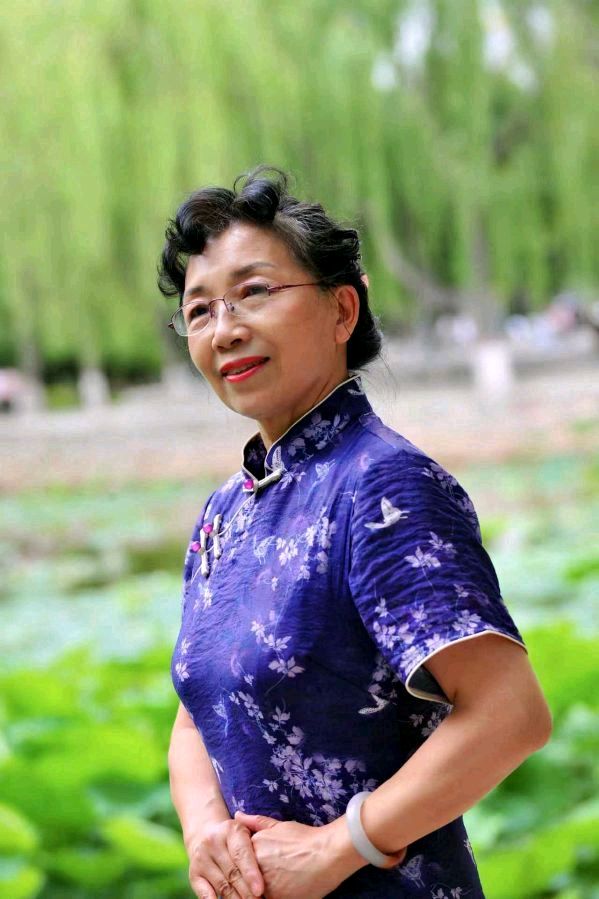 《老屋》作者:浪少【主播:青青草】【桃源国际诗歌文化传媒】用声音传递温暖以诵读致敬人生♬（图13）