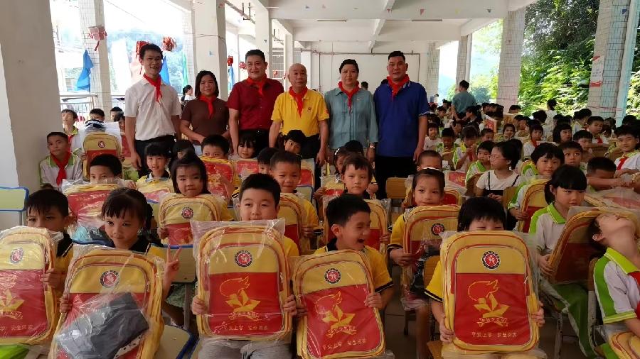 广州市江南慈善基金会、肇庆市残联在高要区水南镇中心小学开展爱心助学活动（图4）