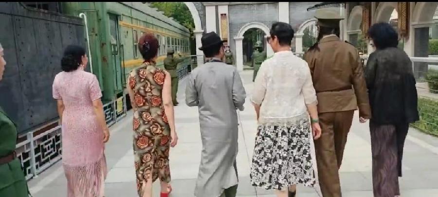 影视剧演员胡京24年9月18日领队打卡慈云寺火车站广场（五）《北京头条》（图11）
