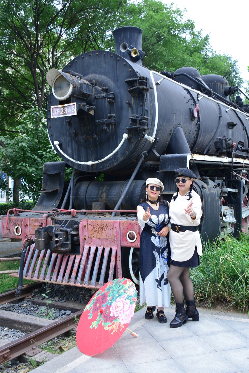 影视剧演员胡京24年9月18日领队打卡慈云寺火车站广场（五）《北京头条》（图98）