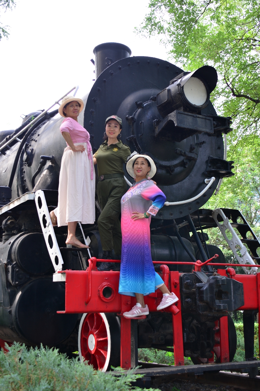 影视剧演员胡京24年9月18日领队打卡慈云寺火车站广场（五）《北京头条》（图100）