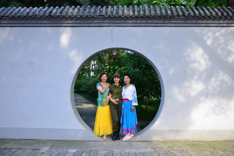 影视剧演员胡京24年9月18日领队打卡慈云寺火车站广场（五）《北京头条》（图105）