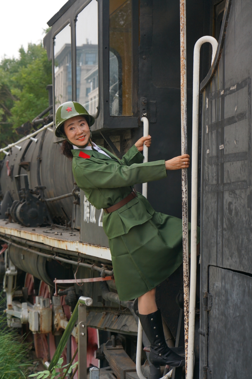 影视剧演员胡京24年9月18日领队打卡慈云寺火车站广场（五）《北京头条》（图121）