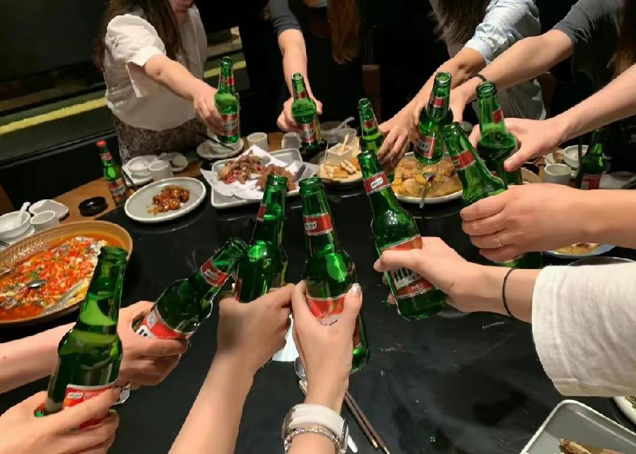 七律·应娇鱼邀与陕西诗友王小凤张曼利王兴一马瑀夜饮有寄（文/张华兴）……莲叶之珠文学社