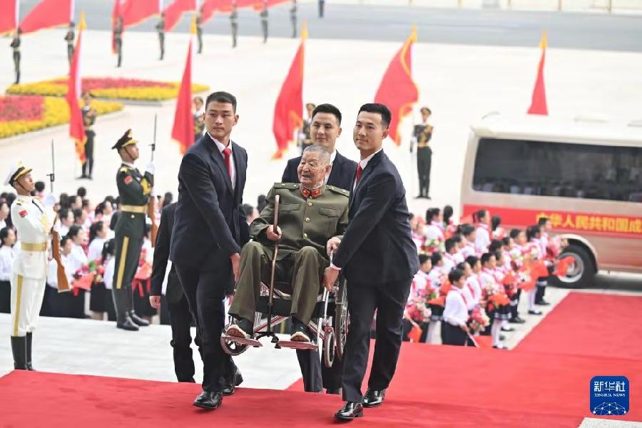 七律·功勋（文/邹晓华）……莲叶之珠文学社（图4）