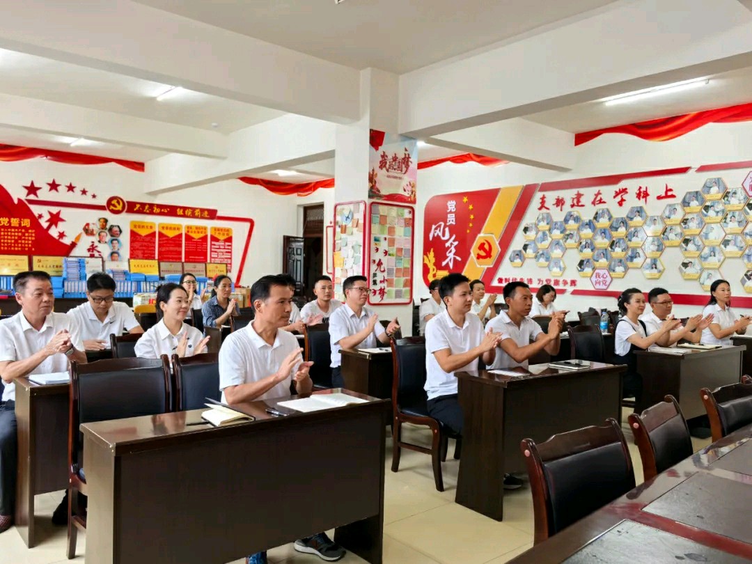 【允美教育集团】军地共建 情暖校园——西双版纳州军分区政治工作处到西双版纳州允景洪小学开展捐赠活动（图5）