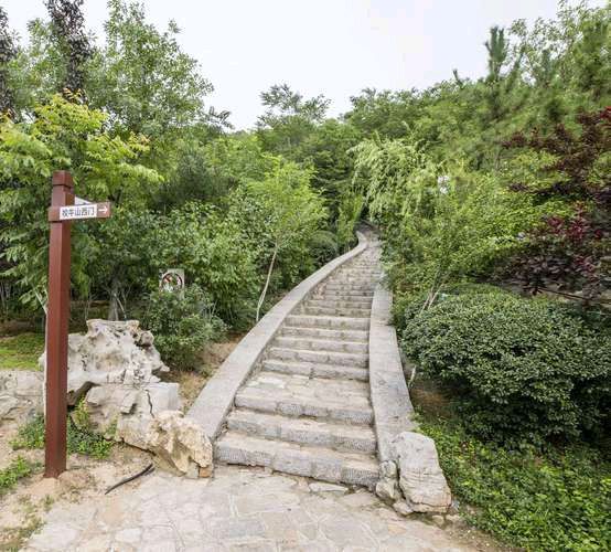 《十月四日再登牧牛山》（图4）