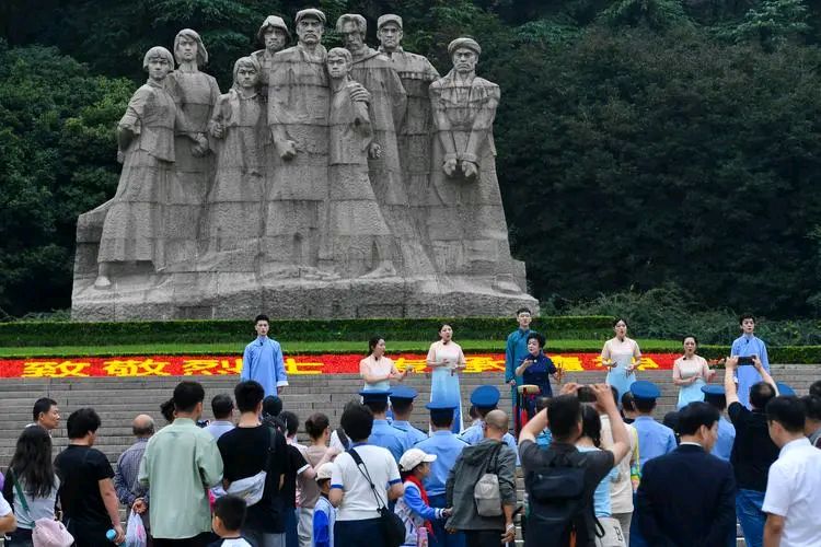 聆听 ‖ 《金秋十月喜重逢》作者/余育华 合诵/弘华 老马 合成配乐/弘华（图11）