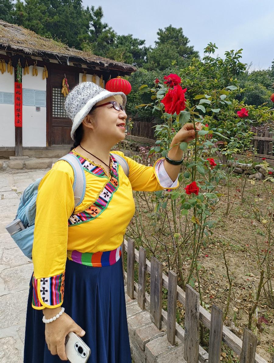 刘林丽诗歌作品《笑靥如花的我们》合诵【五月的鲜花诗歌朗诵艺术团】部分团员（图9）