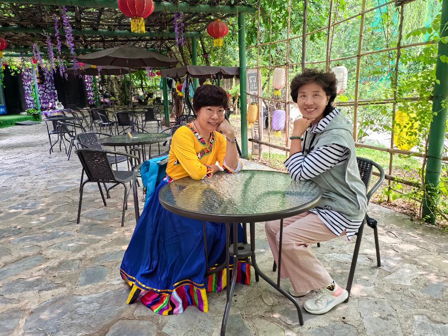 刘林丽诗歌作品《笑靥如花的我们》合诵【五月的鲜花诗歌朗诵艺术团】部分团员（图33）