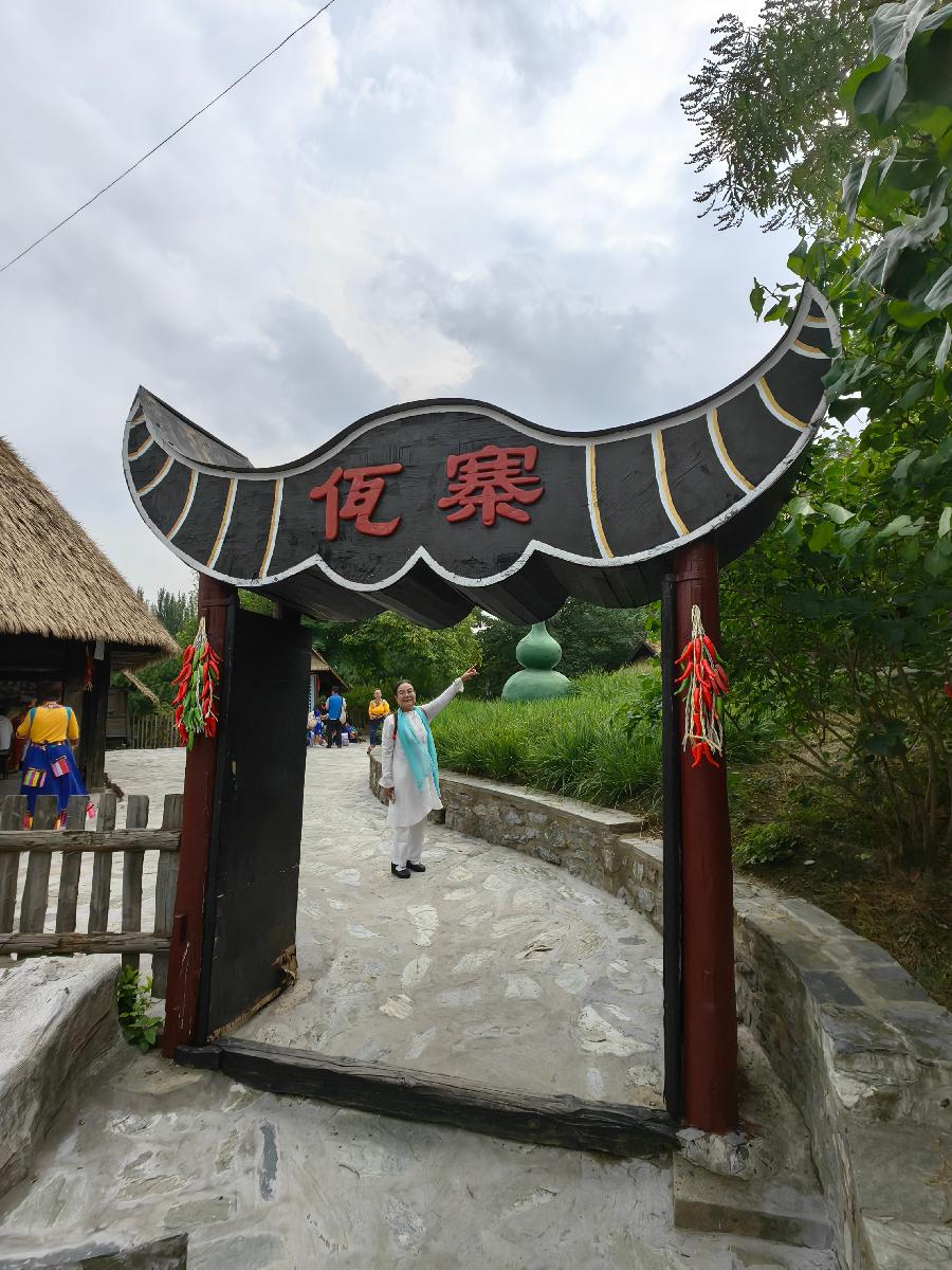 刘林丽诗歌作品《笑靥如花的我们》合诵【五月的鲜花诗歌朗诵艺术团】部分团员（图41）