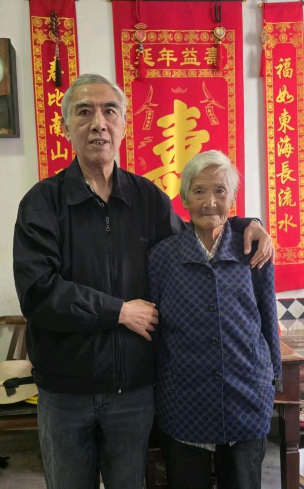 聆听 ‖ 李卫朗诵《情暖国庆》作者/余育华（图8）
