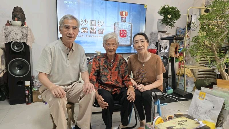 聆听 ‖ 李卫朗诵《情暖国庆》作者/余育华（图12）