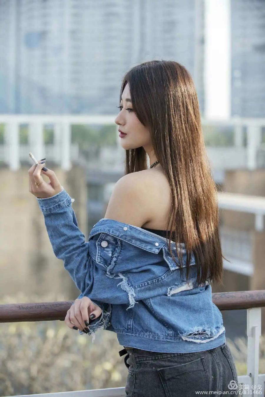 童年：《吸烟的女人》海外头条（图5）