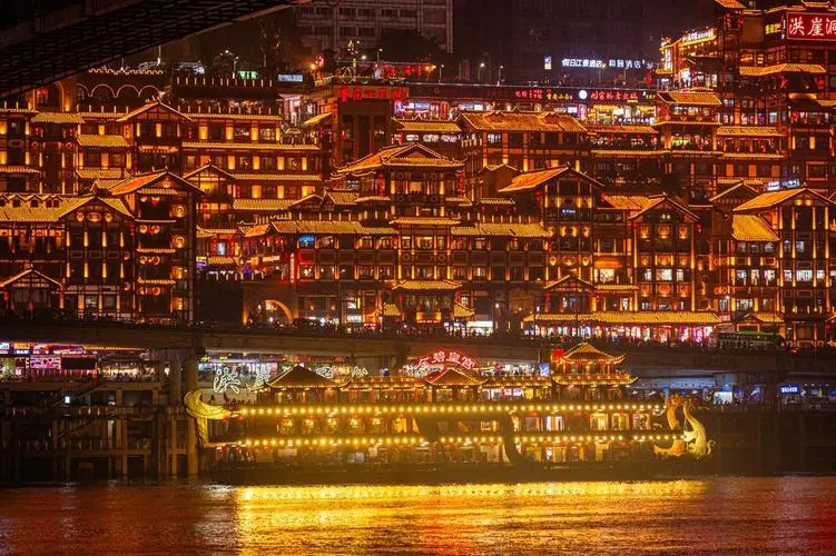 陕西张志民《雨中的重庆》（图12）