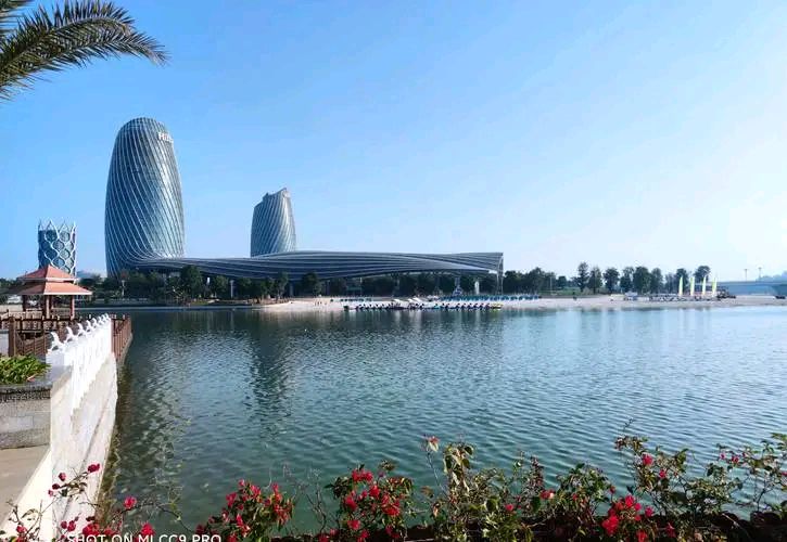 东方书剑的《【双调·殿前喜】海花岛苏轼文化纪念馆一瞥》