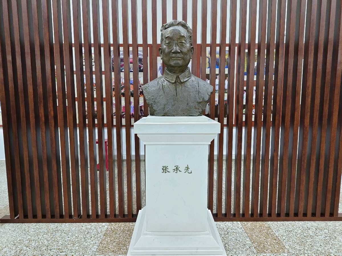 走进烟台大学承先图书馆（图2）