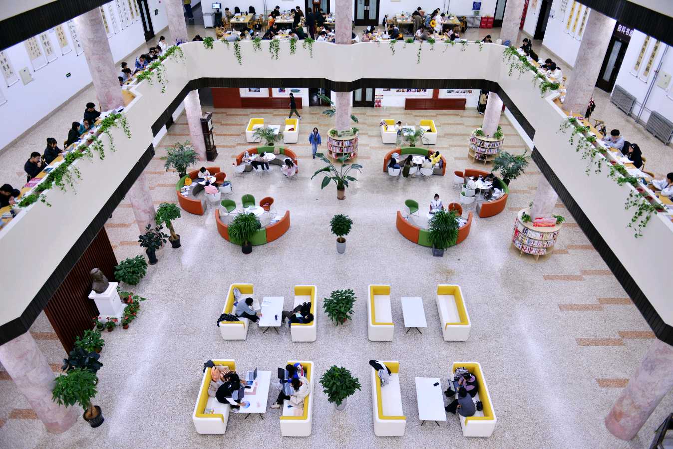 走进烟台大学承先图书馆（图5）
