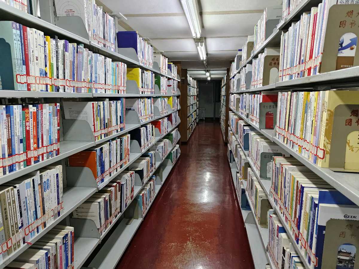 走进烟台大学承先图书馆（图4）
