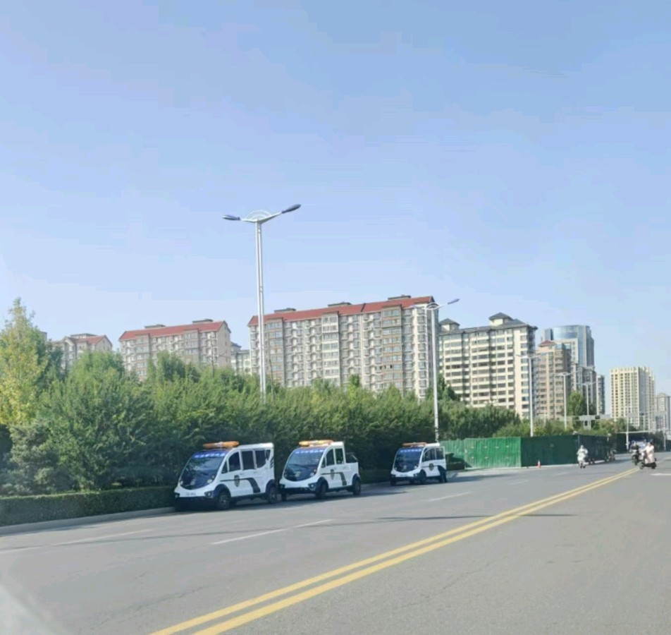 临汾市曲沃县城市管理综合行政执法队人员开着无牌电动四轮车执法（图4）