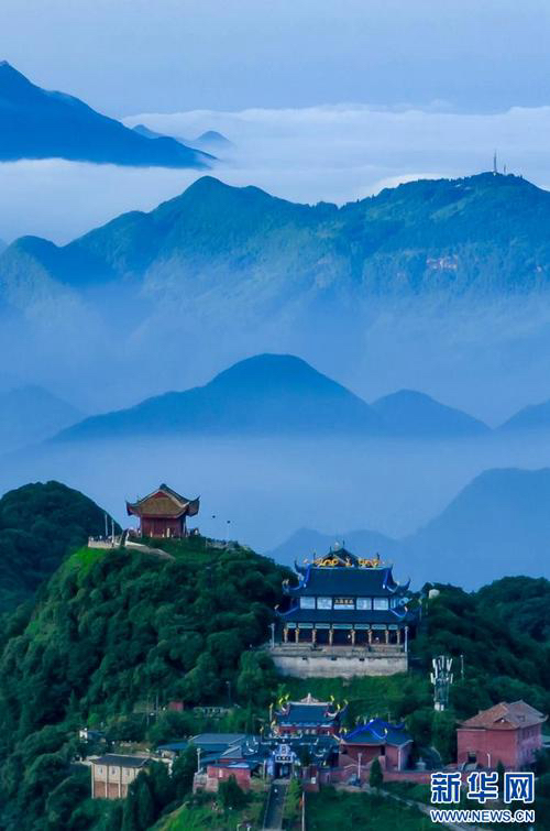 华万里：《华蓥山上》海外头条（图5）