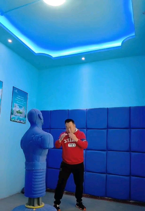 郝秀建的《顶膝之悟》