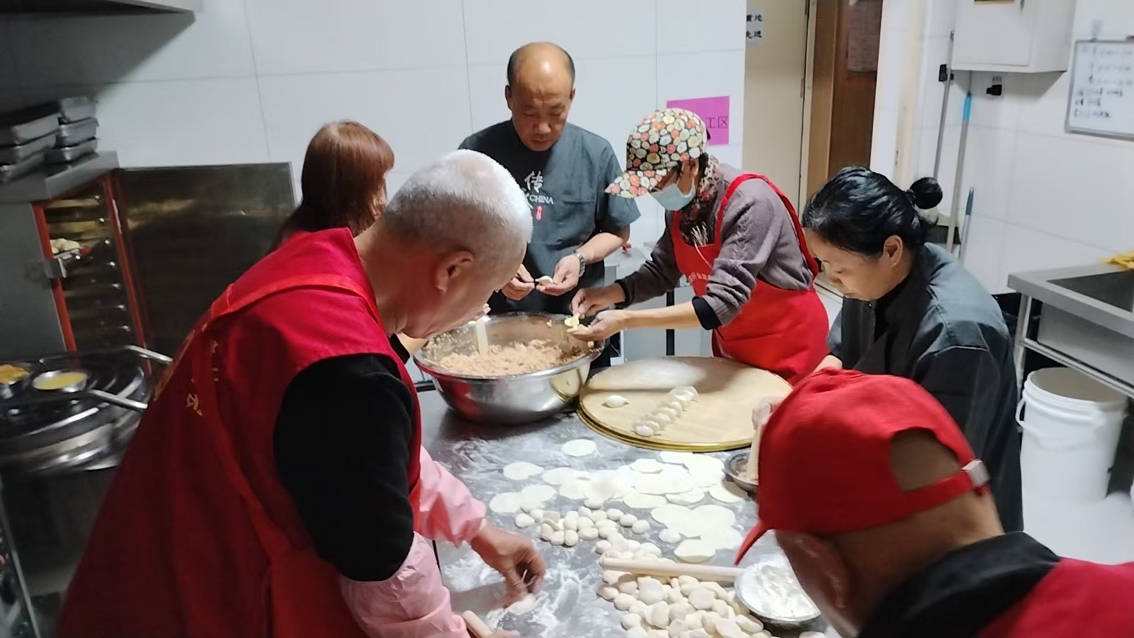 王起峰队长手下的红马甲们（一）作者长久