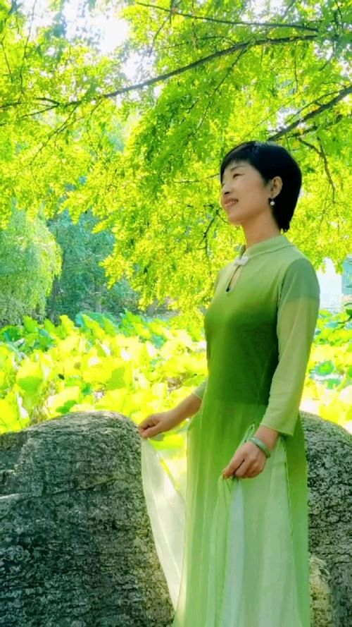 【咏月季组诗】作者:丛此·许修惠（红色文化传媒会员） 001期（图2）