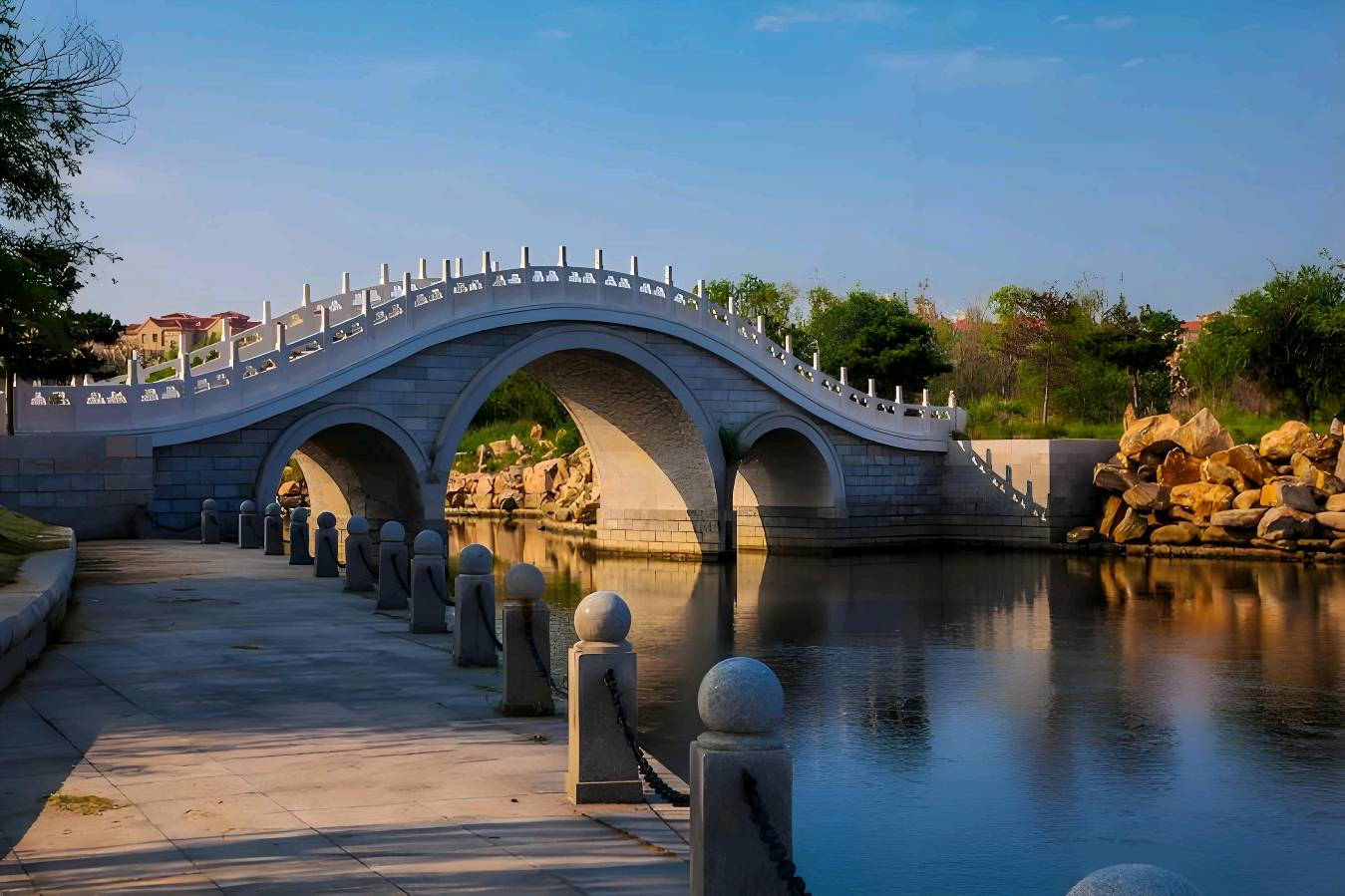 欣赏刘国星老师菩萨蛮·月亮湖畔月敲词（图3）