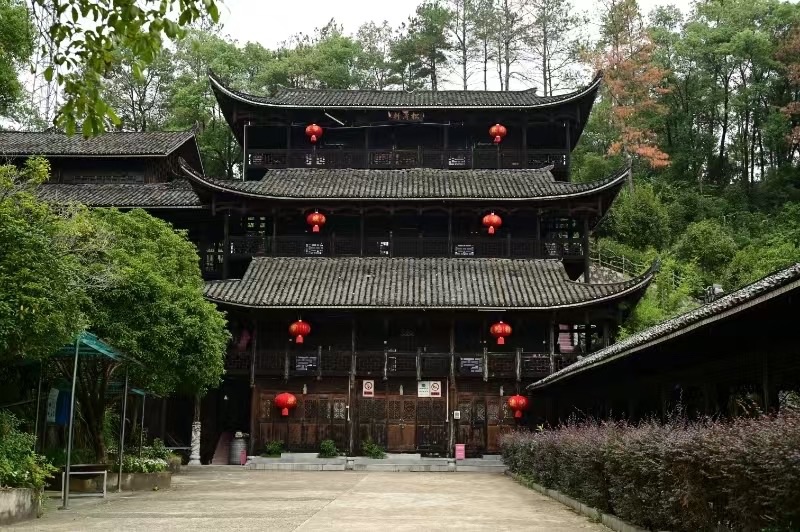 王界明||访中阳白鹭山庄（诗三首）个人专辑第80期_京津沪头条（图5）