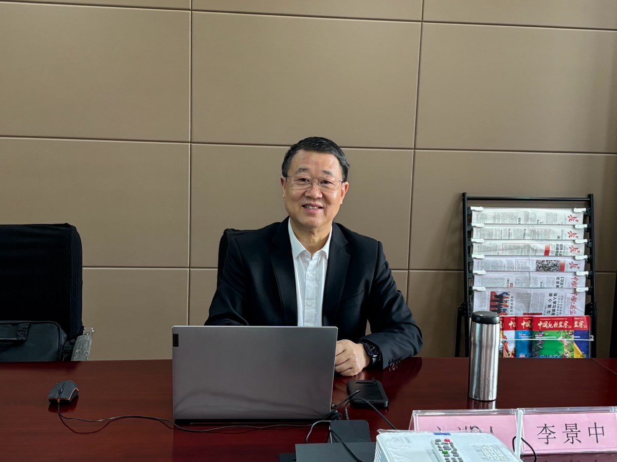 李景中教授在武汉交通建设投资有限公司讲授《加快客运站转型升级，依靠政策力引导发展》专题课（图2）