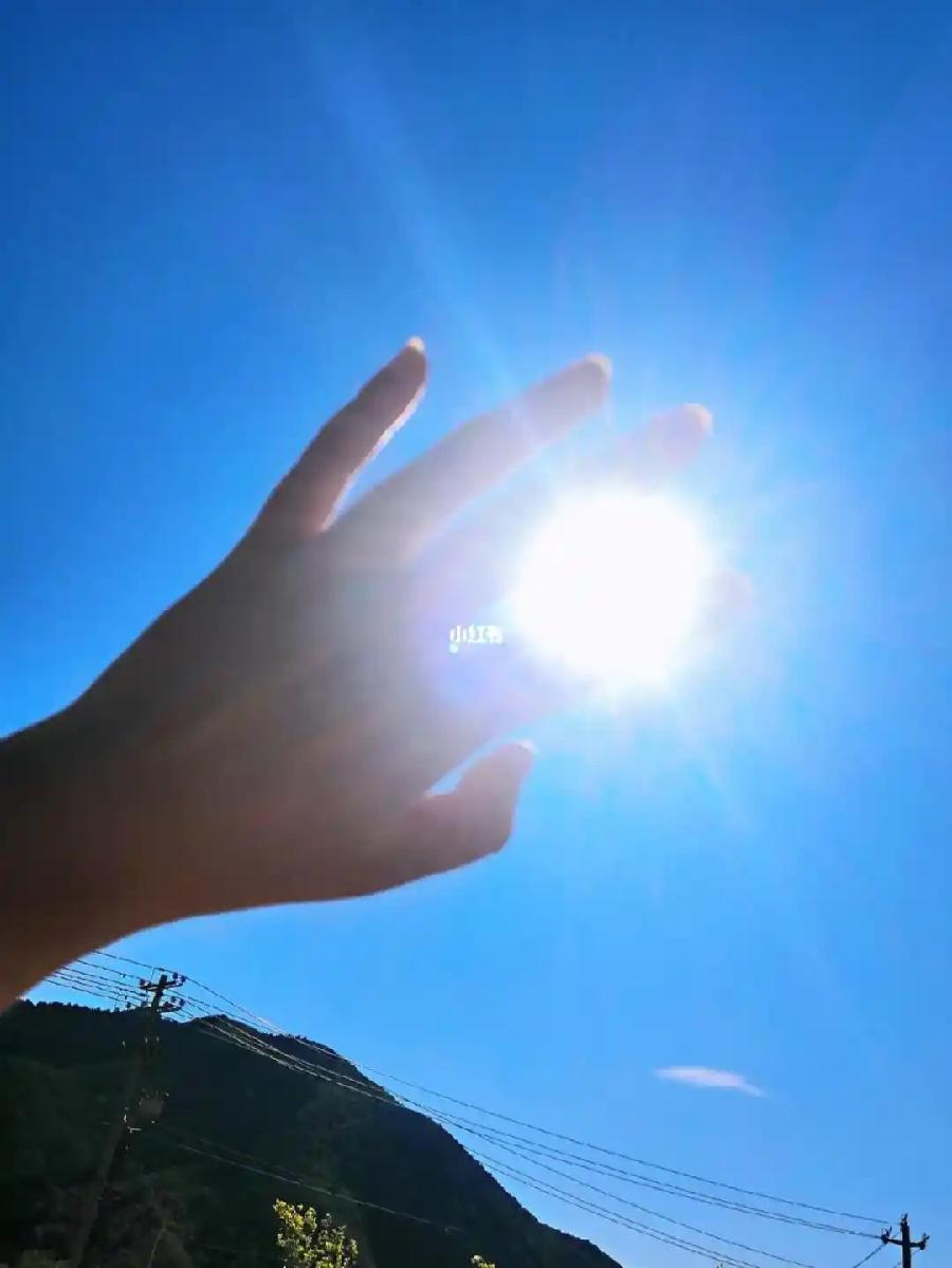 旺忘望：《半封闭》海外头条（图5）