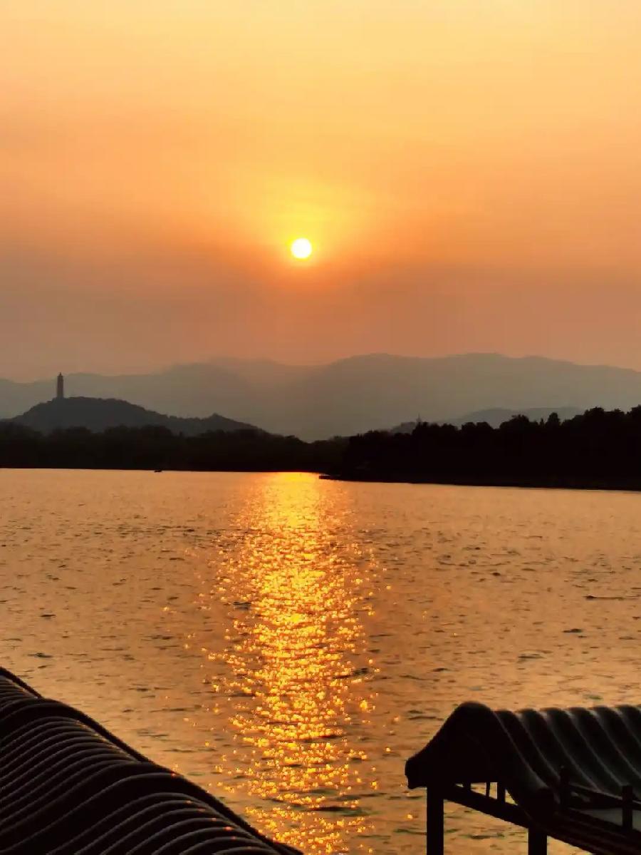 杨拓夫：《昆明湖之黄昏》海外头条（图5）