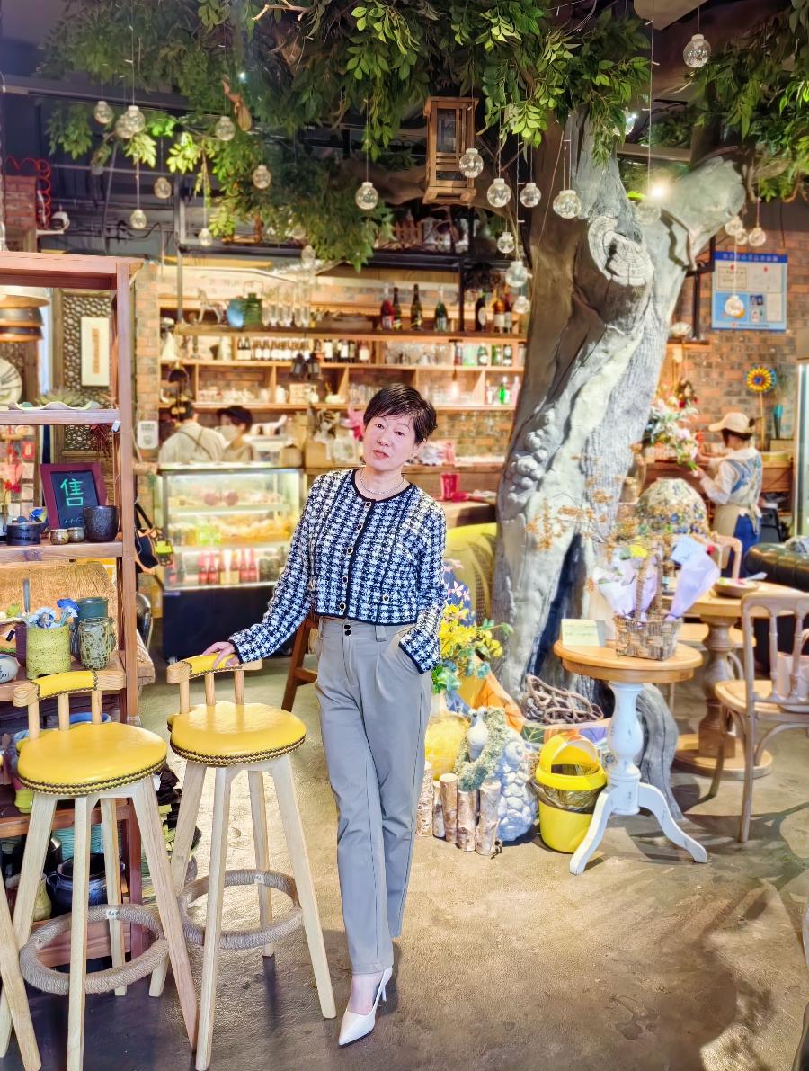张丽莉（莉子）（19）：王原利朗诵《写在海外头条主播团成立之时》转身遇见冬||海外头条（图5）