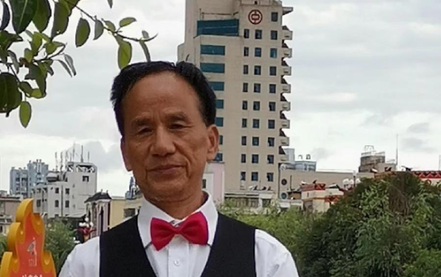 老人头（02）：欣喜人生朗诵《绽放吧 花蕾》一一献给海外头条主播团华诞｜海外头条（图6）