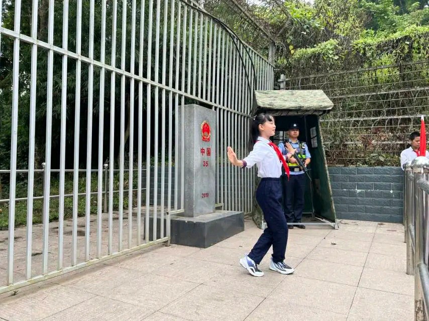 【允美教育集团】西双版纳州允景洪小学 “红领巾爱祖国——共守祖国疆土 共建美好家园”行走的思政课第四期活动(图27)