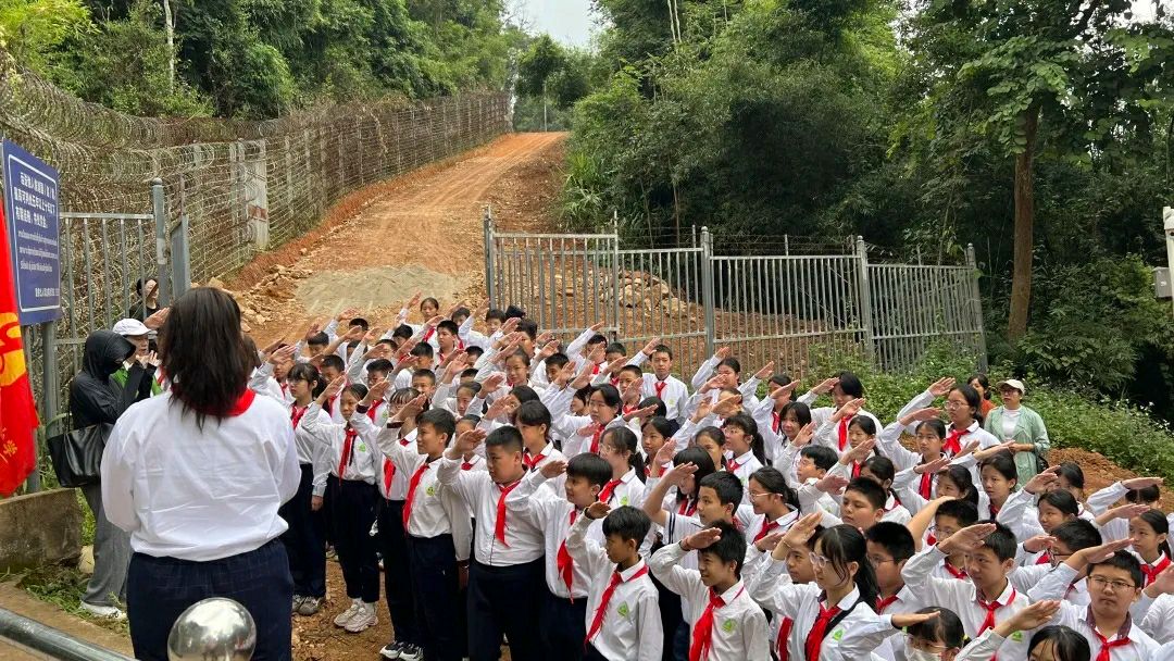 【允美教育集团】西双版纳州允景洪小学 “红领巾爱祖国——共守祖国疆土 共建美好家园”行走的思政课第四期活动(图29)