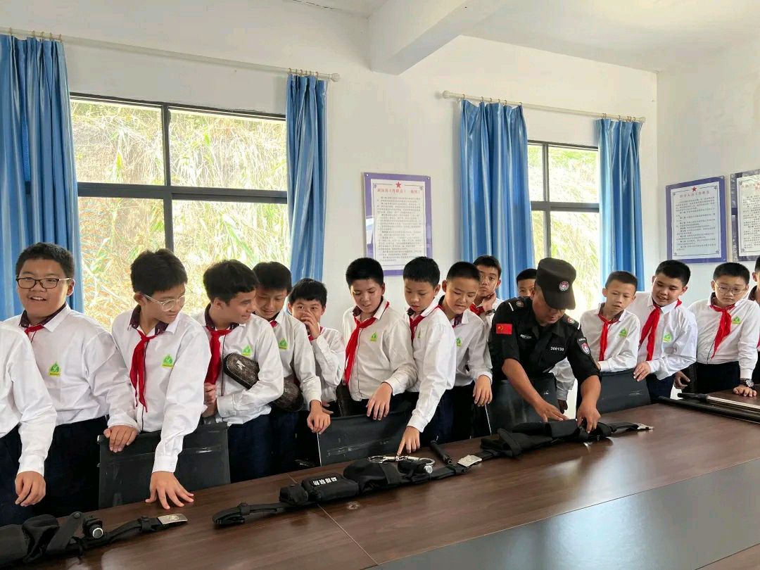 【允美教育集团】西双版纳州允景洪小学 “红领巾爱祖国——共守祖国疆土 共建美好家园”行走的思政课第四期活动(图36)