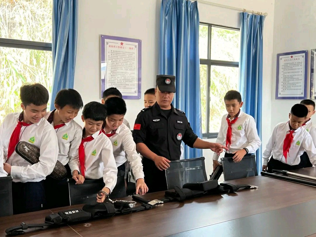 【允美教育集团】西双版纳州允景洪小学 “红领巾爱祖国——共守祖国疆土 共建美好家园”行走的思政课第四期活动(图35)