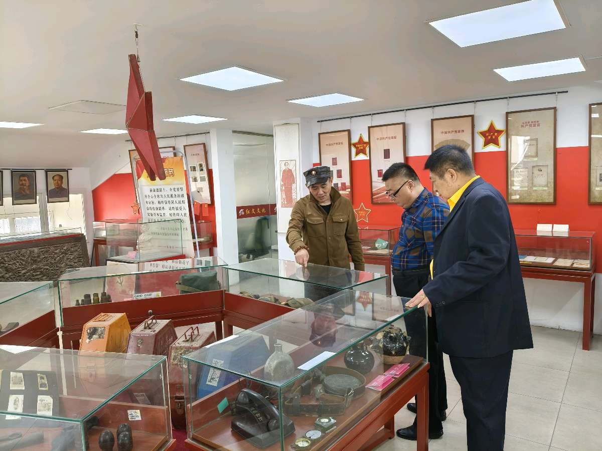 马新存主任调研江苏红文文化发展有限公司，红色收藏家段威热情接待（图5）