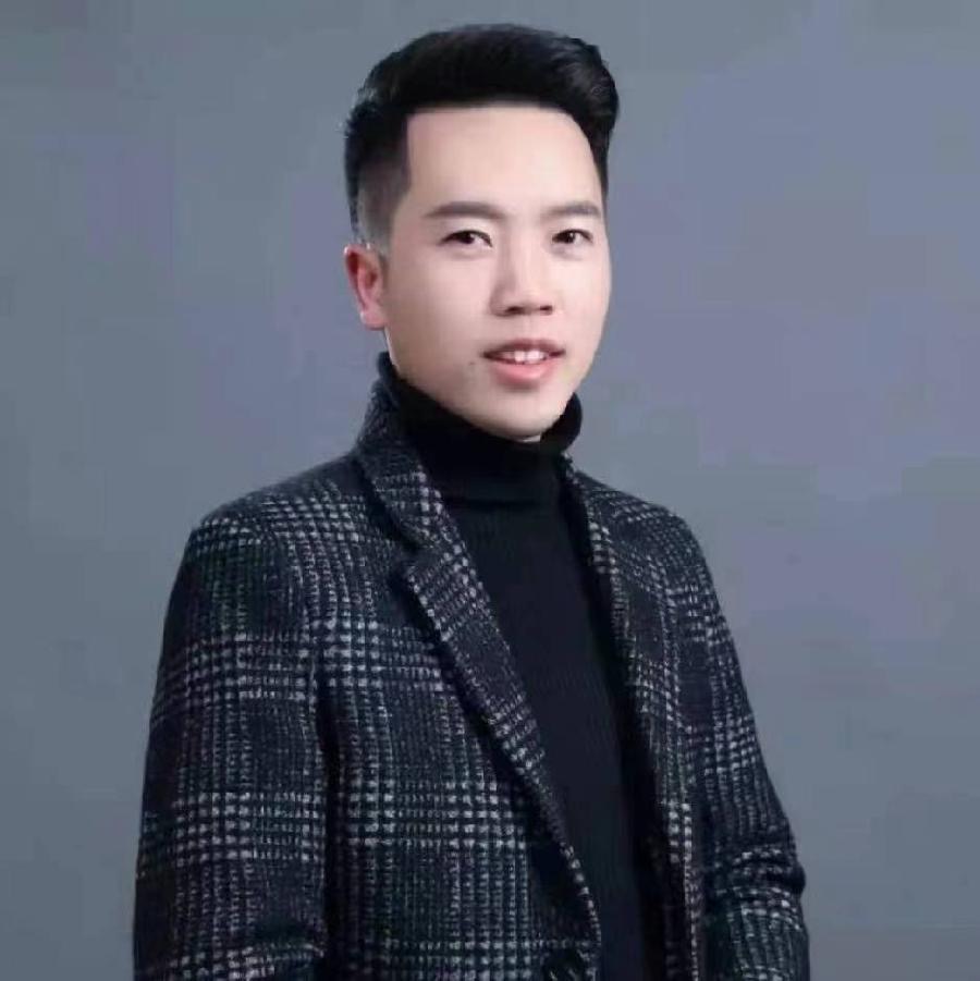 梁敬泽：《我的桌椅靠着窗》海外头条（图6）