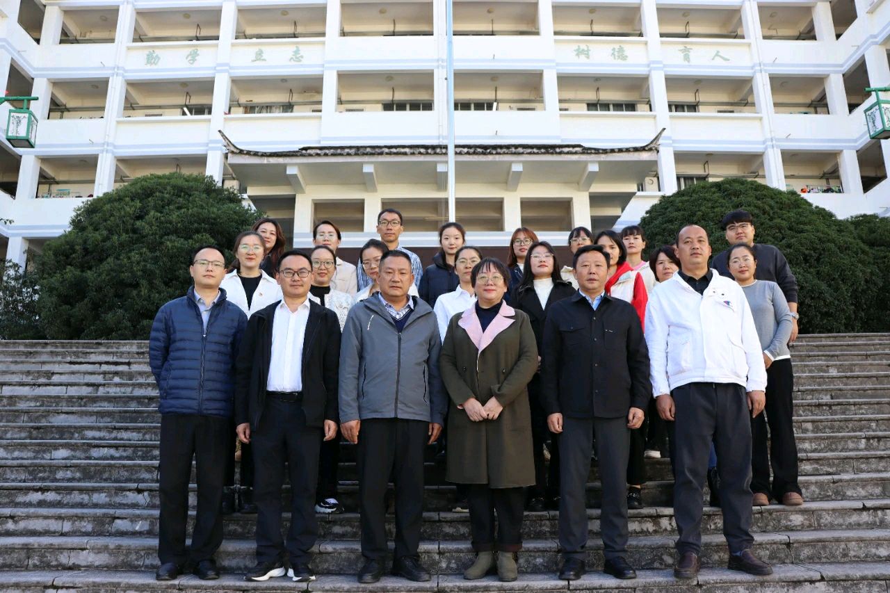 教育同心绘蓝图 携手并肩向前行——西双版纳州第一中学赴景东县银生中学开展调研交流