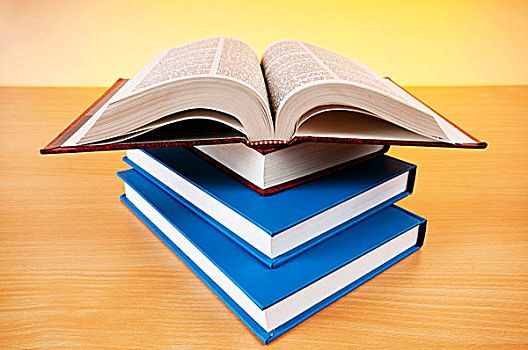 《一部充满真情大爱的回忆录》文化名人冯宝哲-中华诗经阁荣誉顾问(图3)